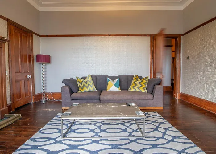 Pass The Keys Beautiful, Traditional 2 Bed Flat W Free Parking
